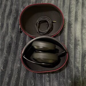 Black Wireless studio 3 Beats